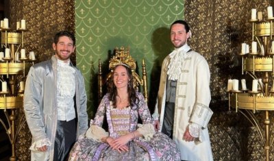 LOCATION DE COSTUMES LOUIS XV-LOUIS XVI A AVIGNON ET AIX EN PROVENCE