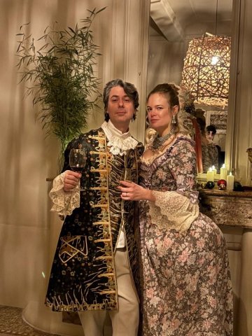 LOCATION DE COSTUMES HISTORIQUES AIX / AVIGNON