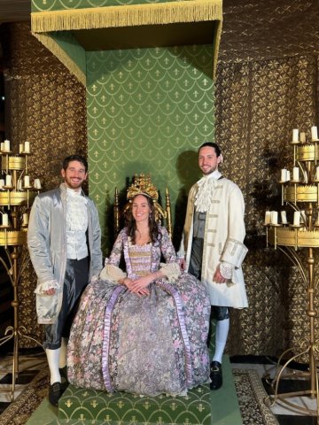 LOCATION DE COSTUMES LOUIS XV-LOUIS XVI A AVIGNON ET AIX EN PROVENCE