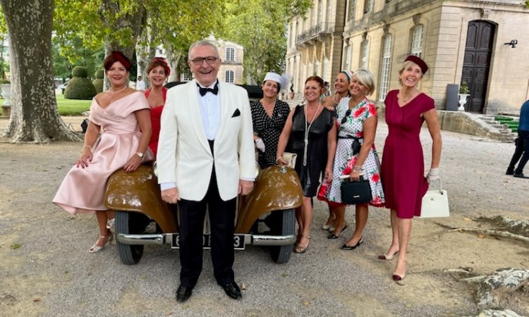 Location de smoking blanc à Avignon et Aix-en-Provence