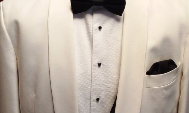 Location de smoking blanc à Avignon et Aix-en-Provence