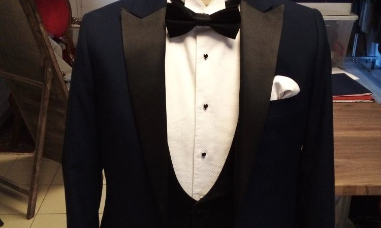 Location de smoking bleu marine à Aix-en-Provence et Avignon