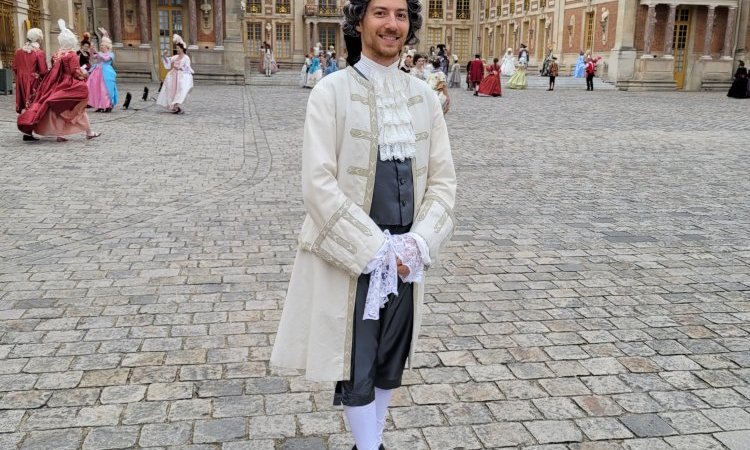 Location de costumes XVIIIème siècle pour les Fêtes Galantes de Versailles à Aix-en-Provence et Avignon